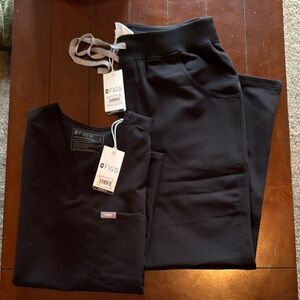 Figs Black Scrub Ensemble